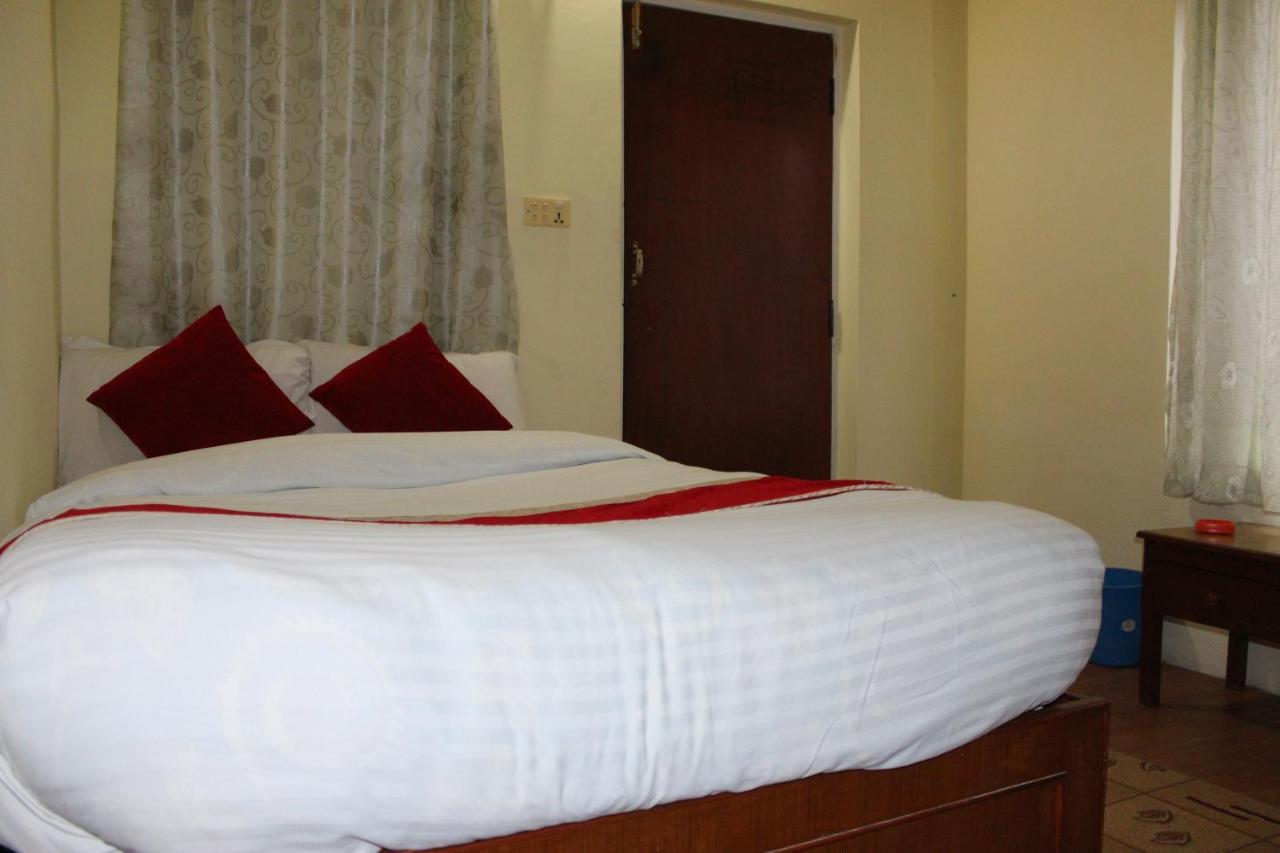 Hotel Snow Leopard Pokhara Exterior photo